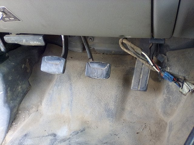 1999 Ford Super Duty F-350 DRW 84 C/A 6-SPD